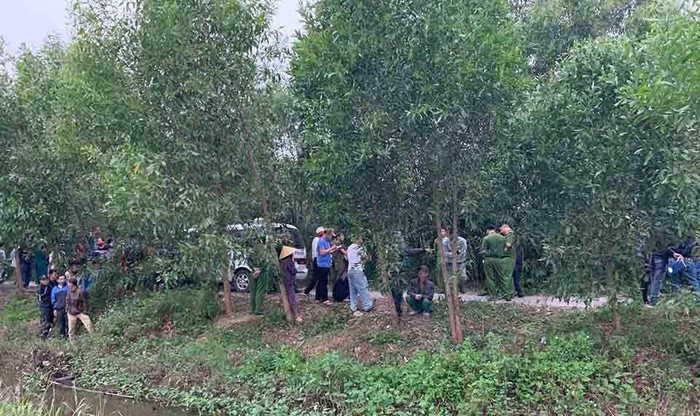 5. Phát hiện nam thanh niên tử vong cạnh bao tải đựng chó: Ngày 26/10, UBND xã Nghi Xuân, huyện Nghi Lộc (Nghệ An) cho biết, trên địa bàn vừa phát hiện nam thanh niên tử vong trong rừng tràm chưa rõ nguyên nhân. Danh tính nạn nhân nhanh chóng được xác định tên là H. (SN 2001), trú tại xã Phúc Thọ, huyện Nghi Lộc.