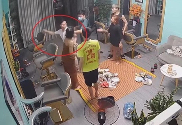 Được biết, đến nay vẫn chưa có kết luận cuối cùng về vụ việc cũng như hình thức xử lý với người vi phạm. Tuy nhiên, quan điểm của lãnh đạo Công an tỉnh Cao Bằng là “kiên quyết xử lý”, “không bao che, không dung túng” với cán bộ vi phạm. Đây không phải là lần đầu tiên cán bộ Công an có hành vi thiếu chuẩn mực ngoài cộng đồng.