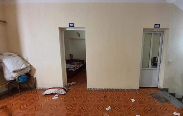 1. Đâm chết tình địch, chém vợ trọng thương ở nhà nghỉ: Ngày 2/9, Công an TP Uông Bí (tỉnh Quảng Ninh) cho biết, nghi phạm giết người tình của vợ tại nhà nghỉ đã ra đầu thú vào đêm qua. Khoảng 7h45 ngày 1/9, tại nhà nghỉ Dũng Anh (ở khu 6, phường Trưng Vương, TP Uông Bí, tỉnh Quảng Ninh) Nguyễn Hữu Tân (SN 1982, trú tổ 12, khu 8, phường Bắc Sơn, TP Uông Bí) đã tình địch tử vong, vợ bị thương nặng.