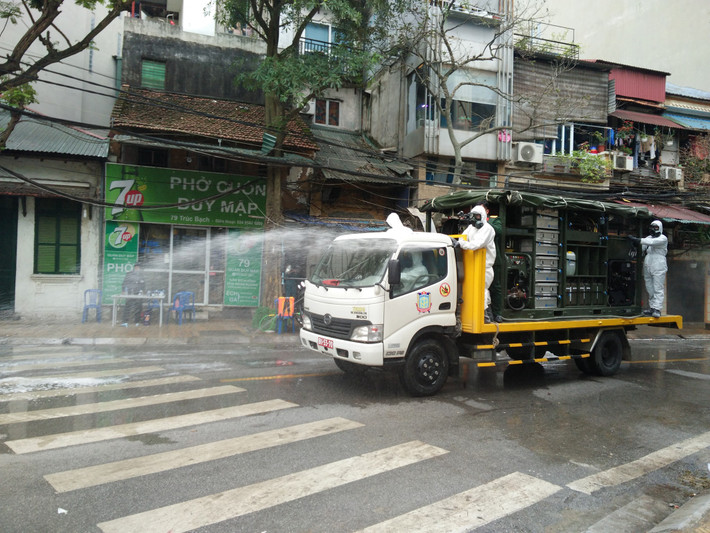 Bộ Công an chỉ đạo các đơn vị liên quan tổ chức rà soát danh sách người nhập cảnh đi trên chuyến bay số hiệu VN0054 ngày 2/3/2020 của VietnamAirlines, xác định địa chỉ nơi lưu trú của những người này để thông báo ngay cho Chính quyền địa phương biết, thực hiện cách ly và theo dõi sức khỏe kịp thời theo quy định.
