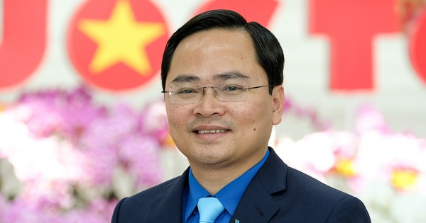 Đồng chí Nguyễn Anh Tuấn - Bí thư thứ nhất nhiệm kỳ XI, quê quán: thị trấn Tân Phong, huyện Quảng Xương, tỉnh Thanh Hóa. Chức vụ: Ủy viên T.Ư Đảng khóa XIII; Chủ tịch T.Ư Hội LHTN Việt Nam; Chủ nhiệm Ủy ban Quốc gia về Thanh niên Việt Nam.