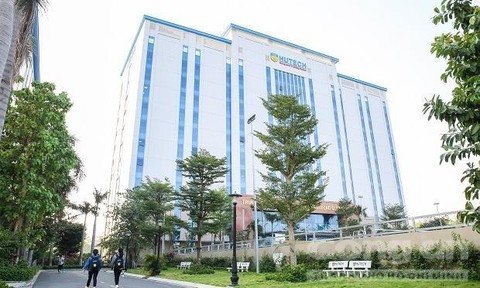 Mâu thuẫn, bảo vệ trường đâm đồng nghiệp tử vong: Sau khi nhậu xong, 3 nhân viên bảo vệ của Trường ĐH Công nghệ TP.HCM (Hutech) chơi đánh bài trong khu nghỉ ngơi của nhân viên. Sau đó, ông Nguyễn Ngọc Mỹ và ông Nguyễn Ngọc Mỹ ( cùng 58 tuổi, đều trú huyện Bình Chánh, TP HCM) đã xảy ra mâu thuẫn dẫn đến xô xát, ông Mỹ dùng dao đâm trúng vùng ngực ông Cường khiến nạn nhân tử vong. Ngày 28/6, ông Mỹ bị Công an TP Thủ Đức tạm giữ để điều tra.