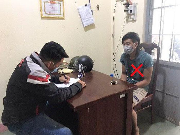 2 tên trộm đâm trọng thương chủ nhà: Y Cen Byă (26 tuổi) và Y Tơ Pít Mlô (25 tuổi cùng trú tại huyện Krông Pắc, tỉnh Đắk Lắk) đã rủ nhau đi trộm. Khi lẻn vào nhà ông Nguyễn Duy Tân (trú cùng địa phương) thì bị ông này phát hiện, Y Cen Byă đã dùng dao đâm trọng thương chủ nhà. Ngày 29/9, 2 đối tượng này bị Công an tỉnh Đắk Lắk tạm giữ.