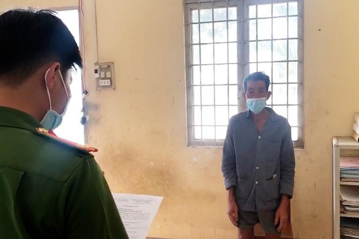 Tháo dây phong tỏa, đánh trưởng ấp, chửi Công an: Nhà bị phong tỏa vì có người tiếp xúc với F1 nhưng Nguyễn Văn Hòn (68 tuổi, ngụ ấp Phú Hữu 2, xã Lê Chánh, thị xã Tân Châu, tỉnh An Giang) tự ý tháo dây để người nhà đi ra ngoài, sau đó còn đánh luôn trưởng ấp, chửi bới Công an. Ngày 29/9, Hòn bị Công an thị xã Tân Châu tạm giữ.