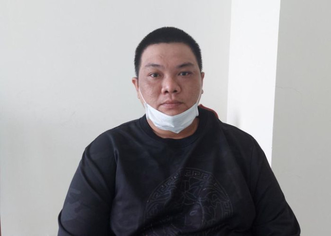Bắt giữ đối tượng thuê ô tô đi cầm cố để chiếm đoạt tài sản: Nguyễn Tấn Tài (29 tuổi, ở TP Cao Lãnh, Đồng Tháp) đã thuê 5 ô tô của nhiều người để mang đi cầm cố và bán, chiếm đoạt hơn 1,3 tỷ đồng. Ngày 13/10, Tài bị Công an tỉnh Đồng Tháp bắt tạm giam.