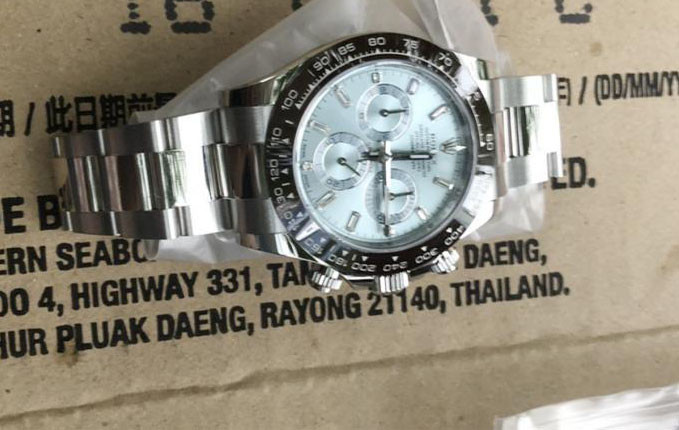 Khi qua nhà bạn trai, Kỳ Anh được nghe T. kể về bộ sưu tập đồng hồ của mình, trong đó có chiếc Rolex trị giá khoảng 2 tỷ đồng. Cặp đôi yêu nhau được một thời gian thì xảy ra mâu thuẫn nên chấm dứt mối quan hệ. Lúc này, Kỳ Anh lên kế hoạch trộm chiếc đồng hồ Rolex của người tình. Kỳ Anh lén chụp ảnh và gửi hình cho bạn nhờ đặt mua chiếc đồng hồ giống như vậy với giá 13,5 triệu đồng.