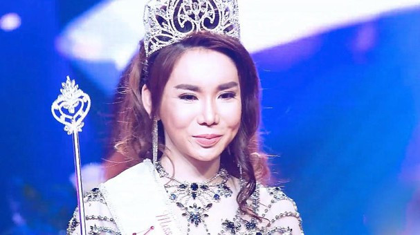 Ngoài ra, Kỳ Anh còn từng khiến nhiều người ngưỡng mộ khi cùng lúc sở hữu một công ty chuyên về bất động sản tại Việt Nam, một công ty chuyên về du học và là CEO của một chuỗi nhà hàng Quán Việt Cô Kỳ chuyên phục vụ các món ăn Việt tại Singapore. Liên quan vụ trộm cắp tại sản, theo cơ quan điều tra, 2 tháng trước, anh N.M.T. (ngụ quận 3, TP.HCM) và Lã Kỳ Anh quen biết nhau qua mạng xã hội Facebook, sau đó dần trở nên thân thiết.