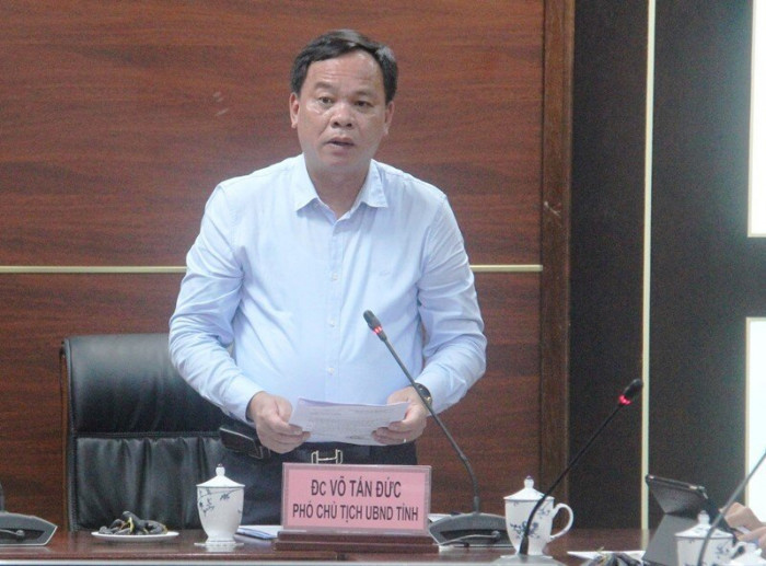 Trước khi ông Đức được giao quyền trên, Hội đồng nhân dân tỉnh Đồng Nai đã làm thủ tục miễn nhiệm chức danh Chủ tịch UBND tỉnh Đồng Nai với ông Cao Tiến Dũng do ông Dũng bị trung ương thi hành kỷ luật cảnh cáo về mặt Đảng.