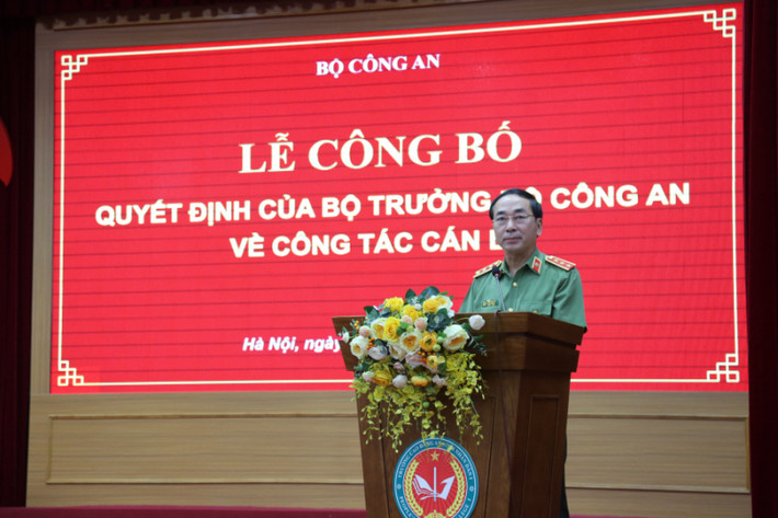 Phát biểu tại buổi lễ, Thượng tướng Trần Quốc Tỏ - Thứ trưởng Bộ Công an nhấn mạnh, các cán bộ vừa được điều động, bổ nhiệm đều được đào tạo bài bản, có lập trường tư tưởng vững vàng, lối sống trong sạch, có năng lực trong quản lý điều hành, được tập thể tín nhiệm...