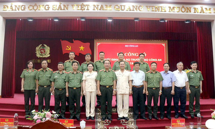 Thứ trưởng Trần Quốc Tỏ mong muốn Đại tá Trần Văn Tuấn và Thiếu tướng Đinh Ngọc Hoa tiếp tục phấn đấu, tu dưỡng và rèn luyện bản thân; phát huy trình độ, kinh nghiệm, trải nghiệm đã có để cùng tập thể Đảng ủy, lãnh đạo các nhà trường đoàn kết thống nhất, xây dựng đơn vị trong sạch, vững mạnh tiêu biểu, hoàn thành tốt các nhiệm vụ được lãnh đạo Bộ Công an giao phó.