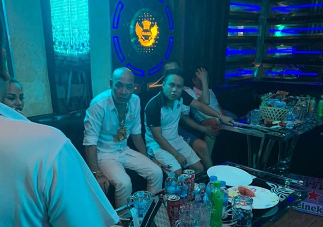 Mới đây, Dũng "Trọc" cùng 4 đối tượng khác bị Công an TP Hòa Bình tạm giữ hình sự để điều tra về hành vi tổ chức, sử dụng trái phép chất ma túy tại quán karaoke.