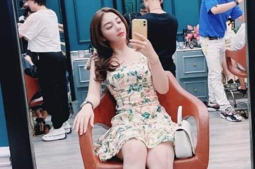 Thảo kết nối với nam huấn luyện viên thể hình trước 10 ngày. Khi đó, Thảo yêu cầu người này gửi ảnh bán khỏa thân, ảnh chân dung qua mạng xã hội. Khi tìm được người có nhu cầu mua dâm, Thảo hồi âm cho anh ta và báo giá 12 triệu đồng. Trong khi đó, Thảo báo giá bán dâm cho khách là 18 triệu đồng.