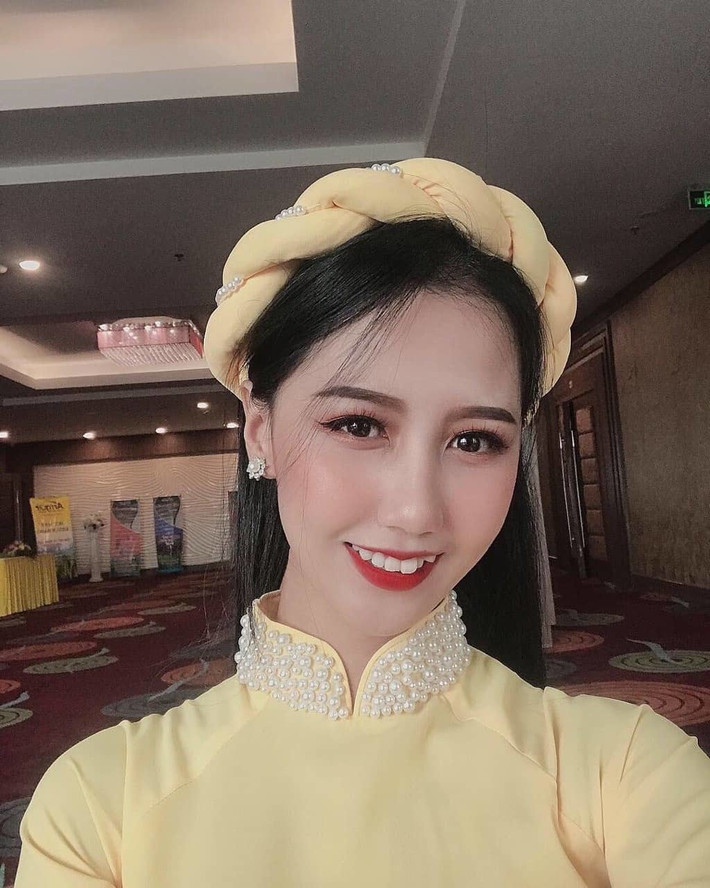 Minh Thư chia sẻ: "Đây là ước mơ lớn nhất đời tôi. Trước đây tôi cũng rất muốn thi vào trường quân đội nhưng bản thân không đủ tự tin. Qua thời gian học tập, tôi nhận thấy ước mơ ấy vẫn luôn cháy bỏng trong lòng nên đã quyết định đi ứng tuyển và vô cùng hạnh phúc khi được trúng tuyển". Được biết, Minh Thư có hai bằng đại học (ngoại ngữ và luật, Đại học Cần Thơ) nhưng Minh Thư vẫn tự nguyện viết đơn đăng kí nghĩa vụ quân sự.