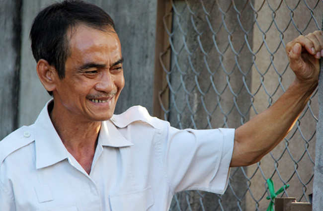 Theo thông tin ban đầu, sáng 13/9, một người phụ nữ đưa ông Nén vào Bệnh viện TP Vũng Tàu cấp cứu trong tình trạng sức khỏe suy kiệt. Khoảng 1 giờ sau, ông Nén qua đời tại bệnh viện. Sự việc được trình báo Công an địa phương và liên lạc đến Công an thị trấn Tân Minh, huyện Hàm Tân (Bình Thuận) để báo tin cho vợ và con ông Nén.