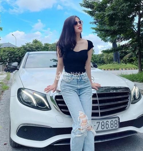 Hằng không có nghề nghiệp ổn định nhưng thường xuyên lên mạng xã hội đăng tải các hình ảnh ăn chơi tại các địa điểm sang trọng, đi ô tô Mercedes, ở chung cư cao cấp, khoe trong tài khoản lúc nào cũng có hàng tỷ đồng. Hằng tự giới thiệu bản thân là một doanh nhân bất động sản thành đạt để thu hút sự theo dõi của nhiều người và kêu gọi các nhà đầu tư tham gia góp vốn.