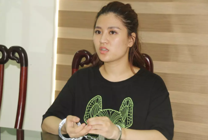 Ngày 17/5, Phòng Cảnh sát hình sự Công an tỉnh Nghệ An cho biết, đơn vị đang tạm giữ hình sự Âu Thị Thanh Hằng (26 tuổi, trú tại phường Vinh Tân, TP. Vinh, Nghệ An) để điều tra hành vi “ Lừa đảo, chiếm đoạt tài sản”. Đầu tháng 5/2022, Công an tỉnh Nghệ An phát hiện Hằng có mối quan hệ xã hội phức tạp với nhiều đối tượng hình sự trên địa bàn và có dấu hiệu bất minh về kinh tế. 