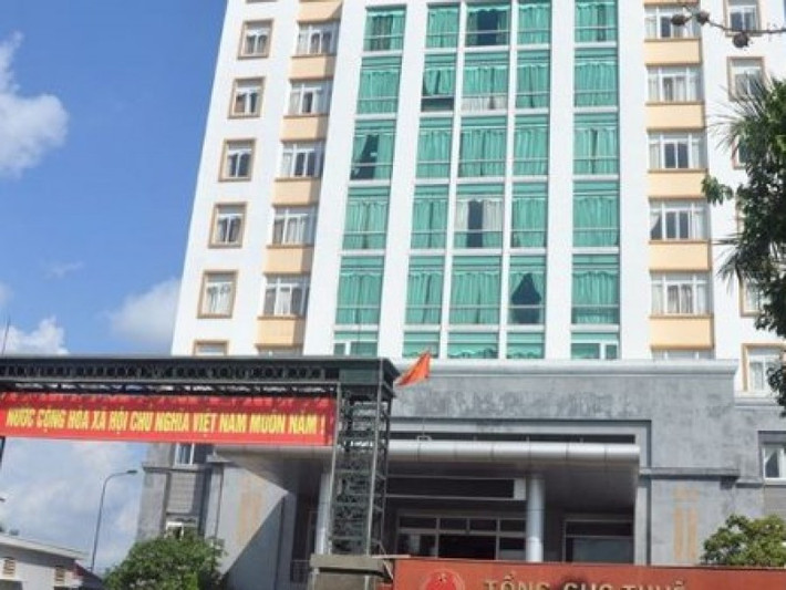 Tại cơ quan công an, ông Đính khai nhận từ tháng 2/2020, ông được giao nhiệm vụ thẩm định hồ sơ xét duyệt xin miễn thuế của một doanh nghiệp ở huyện Triệu Sơn (Thanh Hóa). Trong quá trình thẩm định, ông Đính liên tục gọi điện cho bà T.T.H. là giám đốc doanh nghiệp này đe dọa là hồ sơ của công ty không đủ năng lực nên sẽ đề nghị tước giấy phép kinh doanh và không được miễn thuế số tiền 3,6 tỉ đồng, khiến bà H. lo sợ phải "bôi trơn" thì mới được miễn thuế đất.