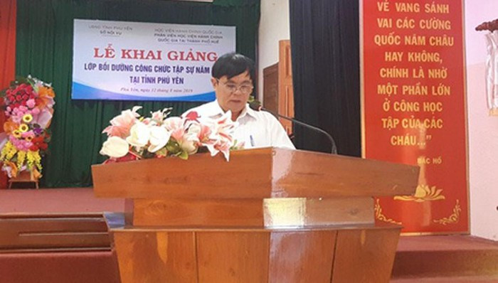 Cùng với ông Dũng, công an cũng khởi tố ông Nguyễn Minh Phát - phó chi cục trưởng Chi cục Chăn nuôi và thú y thuộc Sở Nông nghiệp và phát triển nông thôn Phú Yên và ông Bùi Văn Nam - phó trưởng phòng cải cách hành chính Sở Nội vụ Phú Yên. Hai ông này bị khởi tố về tội "lợi dụng chức vụ quyền hạn trong khi thi hành công vụ".