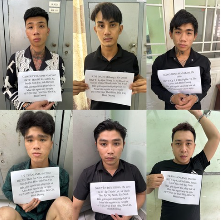 Bắt băng nhóm chuyên dụ dỗ những cô gái trẻ rồi bán vào quán karaoke, massage: Ngày 15/7/2023, Công an tỉnh Bình Dương cho biết, vừa phối hợp Công an thị xã Bến Cát và Công an huyện Đồng Phú, tỉnh Bình Phước triệt phá một đường dây mua bán người, bắt giữ 11 đối tượng. Thủ đoạn của băng nhóm này là lên mạng xã hội tìm kiếm những cô gái trẻ nhẹ dạ, hiểu biết còn hạn chế, đang có nhu cầu kiếm việc làm rồi đưa ra các thông tin, mức lương hấp dẫn để dụ dỗ. Sau đó nhóm này dùng nhiều thủ đoạn đe dọa, cưỡng ép để lừa bán nạn nhân vào các cơ sở massage, karaoke tại Bình Dương hoặc bán qua Campuchia.
