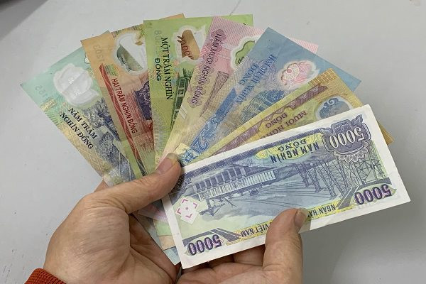 Khi Tổ công tác của Công an tỉnh Hà Nam tới bãi tắm Thịnh Long, người chủ cho hay nữ nhân viên tên Lò Thị H (SN 1992, trú tại Nghĩa Lộ, Yên Bái) mới xin nghỉ để lên Hà Nội ngày 4/8 và từ đó mất tích, mất luôn liên lạc. Khi tìm hiểu sâu, các trinh sát Công an Hà Nam được biết, H cùng với một cô em gái khác đều làm bán hàng cho ki - ốt này, mỗi tháng, cô gái trẻ vẫn gửi số tiền nhỏ về cho gia đình để nuôi em ăn học. Vào đầu tháng 8/2012, H nghe tin em trai đỗ đại học, cô gái mừng rỡ và hỏi vay người chủ 4,8 triệu đồng để lên Hà Nội thăm em. Ngày 4/8, H rời Nam Định. (Ảnh minh họa, nguồn Internet)