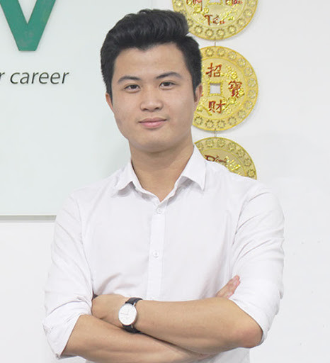 Kỹ sư Trần Trung Hiếu (sinh năm 1992), Giám đốc sáng lập và điều hành Công ty cổ phần TopCV - Tuyển dụng trực tuyến. Nền tảng của công ty với gần 2.000.000 dữ liệu người dùng là nền tảng tạo dựng CV (hồ sơ ứng tuyển) phổ biến nhất hiện nay, với 698.390 CV nổi bật được tạo ra, 10.389 nhà tuyển dụng tìm kiếm ứng viên hằng ngày, hỗ trợ 590.125 ứng viên tìm được công việc phù hợp với năng lực và sở thích.