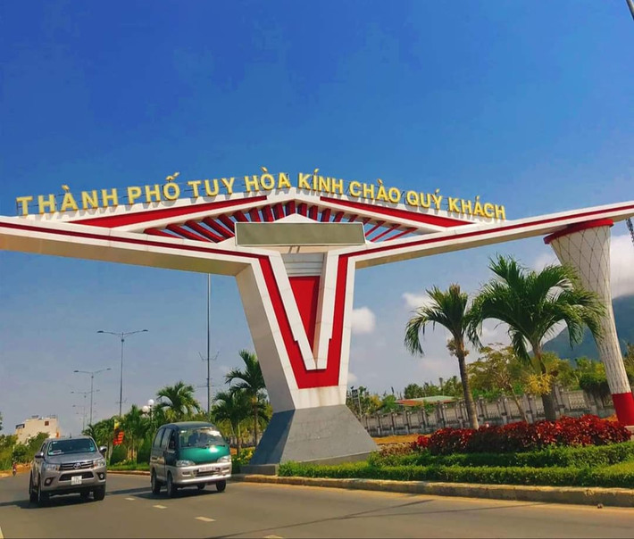 Qua nhiều nguồn tài liệu, các trinh sát có một thông tin rất quan trọng: Cuối năm 2007, Thào Thị Súa có tâm sự với hai người quen của mình rằng ông Vu bị Phềnh giết, chôn dưới mương nước. Ban chuyên án đã có đủ tài liệu khẳng định đối tượng gây ra vụ giết người trên là Phềnh. Đêm 6/9/2009, một cuộc họp khẩn cấp được diễn ra. 3h sáng 7/9/2009, hai tổ công tác đã khởi hành từ Lào Cai. Một tổ đi vào thôn Lạc Đạo, xã Sơn Thành Tây, Tuy Hòa (Phú Yên), tổ còn lại vào tỉnh Đắk Lắk. (Ảnh minh họa, nguồn internet)