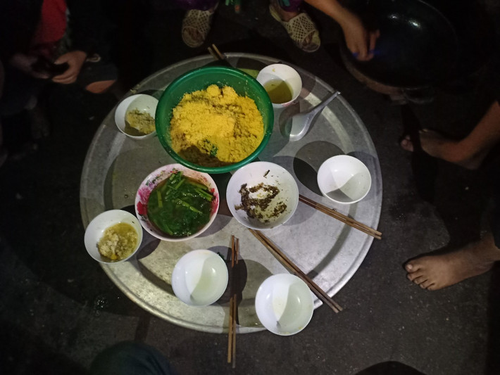 Theo lời anh trai nạn nhân là Lý Văn Sa (14 tuổi), tối 10/1, sau bữa cơm tối, cháu ở gian nhà ngoài nằm xem tivi, còn C. vào buồng học bài. Tới khoảng 22h, Sa cũng tắt đèn đi ngủ. Đêm hôm đó do ngủ say, nên Sa không biết có chuyện gì xảy ra với em gái mình. Đánh giá đây là vụ án mạng đặc biệt nghiêm trọng, gây phẫn nộ dư luận, lãnh đạo Công an tỉnh Lạng Sơn đã quyết định thành lập Ban chuyên án để khẩn trương đấu tranh, truy bắt kẻ thủ ác. Diện đối tượng tình nghi được cơ quan điều tra khoanh vùng gồm: Những người có vợ đi làm ăn xa, rượu chè say xỉn và đặc biệt có nhu cầu sinh lý cao… (Ảnh minh họa, nguồn Internet)