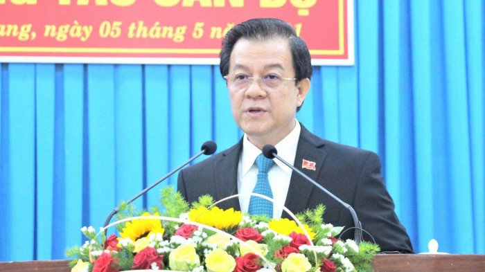 Đặc biệt, ở vị trí người đứng đầu, ông Quang sẽ tiếp tục thực hiện công tác lãnh đạo, chỉ đạo xuyên suốt quá trình phòng, chống dịch bệnh COVID-19 khi An Giang là tuyến đầu biên giới tiếp giáp Campuchia đang có dịch bệnh hết sức phức tạp.