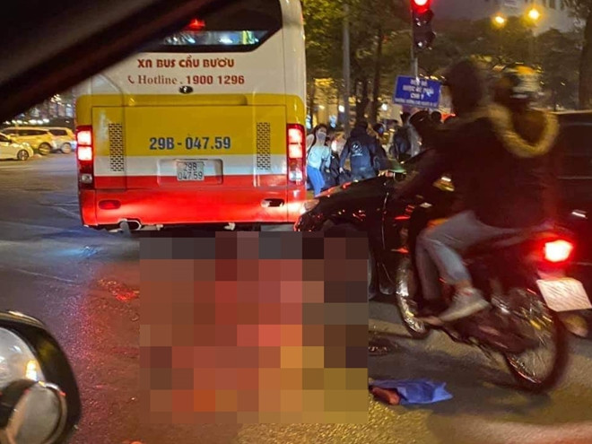 Xe buýt cán qua người, bà cụ 80 tuổi tử vong tại chỗ: Tối 3/1, tại ngã tư Đào Tấn - Văn Cao thuộc quận Ba Đình, Hà Nội anh V. Đ. C. (SN 1982, ở huyện Phúc Thọ) điều khiến xe buýt đã tông cuốn cụ 80 tuổi bán hàng rong, vào gầm. Được biết, cụ bà là T.P.H. (khoảng 80 tuổi, trú tại Thường Tín, TP Hà Nội, đang thuê trọ tại quận Tây Hồ).