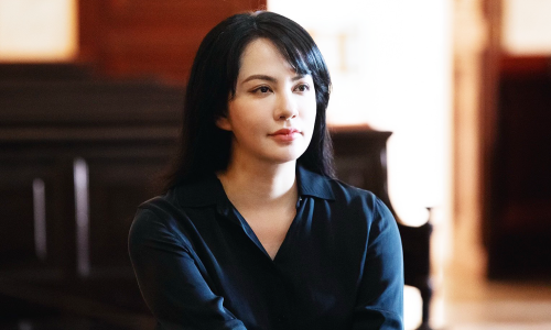 Chủ tọa hỏi: "Các tài sản này đã bán hết rồi, giờ nguyên đơn đòi thì lấy đâu ra trả?". Đại diện của ông An đáp: "Ai là người bán, nhận tiền thì người đó phải trả lại". Chủ tọa cho biết, bà Bê cũng có nhiều lời khai về việc chuyển nhượng 5 căn biệt thự, song "lúc thế này, lúc thế kia". Do đó, tòa hỏi đại diện phía Ngọc Thúy có cần triệu tập những người mua 5 căn biệt thự này với tư cách là nhân chứng đến tòa để làm rõ không? Phía bị đơn cho là "không cần thiết".