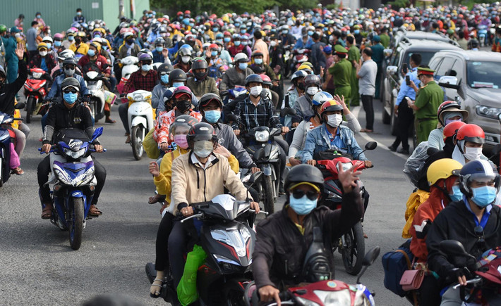 Để giải quyết vấn đề lao động, việc làm cho các đối tượng này, Bộ trưởng Đào Ngọc Dung cho biết các địa phương chủ động liên kết, kết nối với các địa phương khác và trong vùng để giới thiệu việc làm. (Ảnh minh họa)