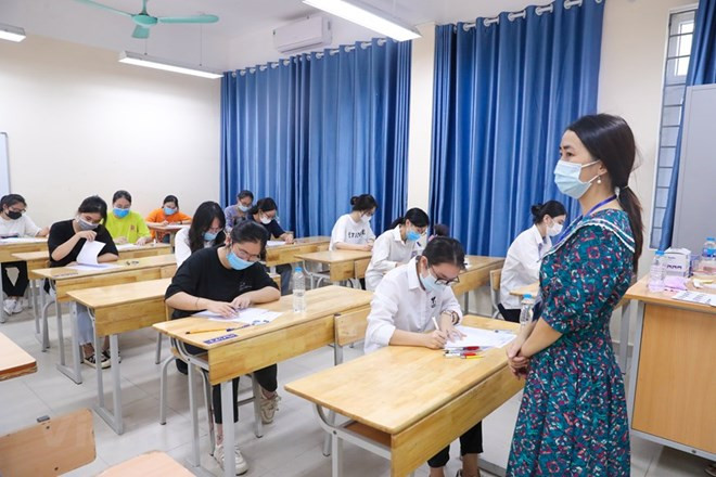 61 thí sinh đạt từ 29,5 điểm trở lên vẫn trượt đại học: Ngày 19/9, Bộ Giáo dục và Đào tạo cho biết cả nước có 61 thí sinh đạt tổng 29,5 điểm xét tuyển trở lên nhưng không đỗ nguyện vọng nào. Trong đó 60 em chỉ đăng ký một nguyện vọng, một em đặt hai, trong khi theo quy định thí sinh được đăng ký không giới hạn số nguyện vọng. Việc đặt quá ít nguyện vọng khiến các em không có nhiều cơ hội xét tuyển dù tổng điểm cao. (Ảnh minh họa)