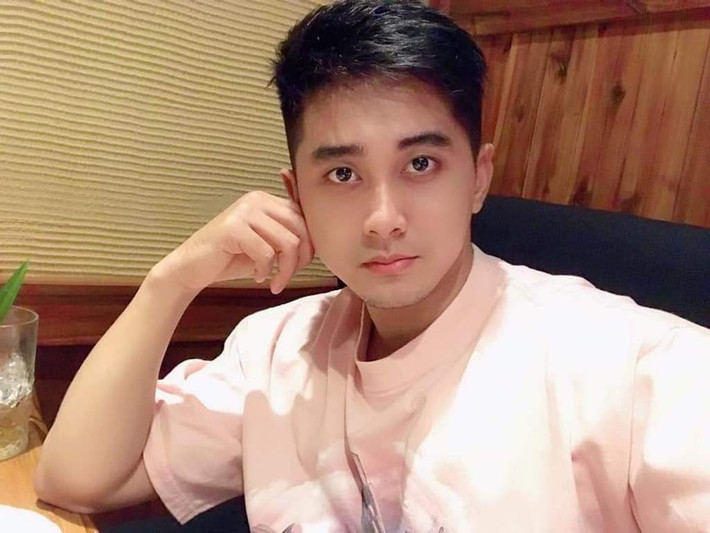 Dâm ô nữ sinh lớp 8, thầy giáo bị bắt tạm giam: Ngày 5/4, lãnh đạo UBND TP Mỹ Tho, tỉnh Tiền Giang xác nhận cơ quan điều tra đã khởi tố, bắt tạm giam 3 tháng đối với Nguyễn Sơn Hà (27 tuổi) về tội Dâm ô. Hà là giáo viên trường THCS ở TP Mỹ Tho. Hồi giữa tháng 3, mạng xã hội xuất hiện tin nhắn với nội dung quan hệ trên mức tình cảm giữa Hà và một nữ sinh lớp 8. Nhà trường đã làm việc với giáo viên và nữ sinh, sau đó có báo cáo thể hiện nữ sinh tự tạo Facebook giả nhắn tin qua lại với thầy giáo nhằm gây mất uy tín giáo viên và nhà trường. Sau đó, phụ huynh của nữ sinh đã yêu cầu cơ quan công an vào cuộc điều tra. Lúc này, Hà thừa nhận nội dung các tin nhắn lan truyền trên mạng xã hội là do giáo viên này trao đổi với nữ sinh.