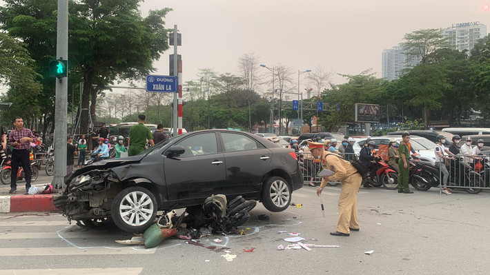 Bước đầu xác định, khoảng 17 người bị thương, xây xước, được đưa đi cấp cứu.