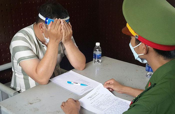 Bắt người đàn ông nhận hơn 800 triệu đồng chạy án: Ngày 24/2, Công an tỉnh Đắk Nông đã khởi tố bị can, bắt tạm giam Bửu Thọ (trú tại xã Kiến Thành, huyện Đắk R'lấp) để điều tra làm rõ về hành vi “Lừa đảo chiếm đoạt tài sản”. Theo đó, Thọ đã chiếm đoạt hơn 800 triệu đồng để giúp một bị can được hưởng án treo nhưng không thành.