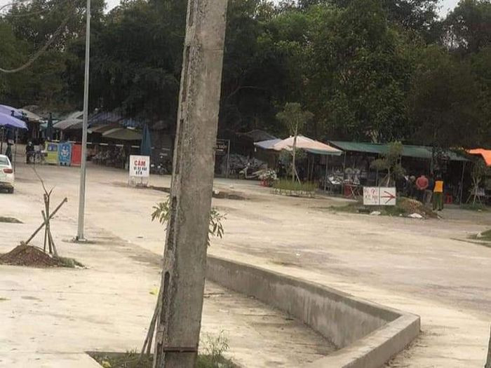 Nam thanh niên dùng kìm đánh hàng xóm tử vong: Xảy ra cãi vã liên quan tới việc buộc dây thép để căng bạt, Phan Văn Phú (SN 1995, trú huyện Hà Trung, Thanh Hoá) đã dùng kìm đánh hàng xóm là ông M.X.B (SN 1977) tử vong. Ngày 24/2, Công an huyện Hà Trung cho biết đang tạm giữ Phú để điều tra, làm rõ.