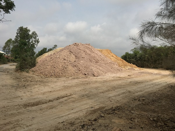 Đi vệ sinh bị té bất tỉnh, tung tin giả bị cướp để chậm trả nợ: Ngày 31/3/2021, Nguyễn Thanh Trường (SN 1993, ngụ TP Long Xuyên, An Giang) do bản thân bị thiếu nợ nên trong lúc đi hớt tóc về đến khu vực bãi đất trống trên dừng xe đi vệ sinh thì bị té bất tỉnh. Một lúc sau, có người đến kêu tỉnh dậy, lúc này biết cái bóp rớt ra ngoài nên Trường nảy sinh ý định tung tin giả bị cướp để chậm trả tiền cho chủ nợ. (Ảnh minh hoạ)