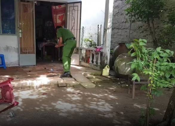 Chị N là một giáo viên có chuyên môn. Trong cuộc sống, người phụ nữ này rất hiền lành, chưa từng mâu thuẫn với ai, cũng không có quan hệ với các đối tượng "phức tạp". Một nhân chứng cho hay, vào thời điểm vụ án xảy ra, họ nhìn thấy đối tượng tên Trình dắt chiếc xe máy biển số 16F116x của chị N. ra khỏi nhà nạn nhân.(Ảnh minh họa, nguồn internet)