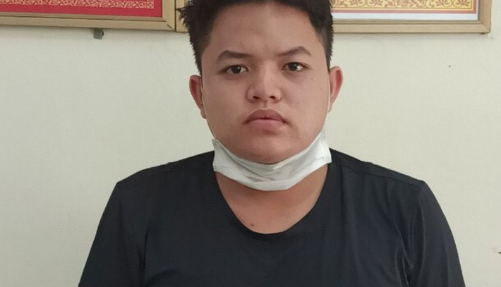Nam thanh niên lên mạng giả làm gái xinh lừa đảo chiếm đoạt tài sản: Nguyễn Văn Hiếu (SN 2001, Hà Tĩnh) lập nhiều tài khoản ảo với hình đại diện là những cô gái xinh xắn, sau đó làm quen với nhiều người rồi lừa đảo chiếm đoạt tài sản. Bằng hình thức tự giới thiệu mình là em trai của các facebook trên do chị gái bận nên được nhờ đến đón, đồng thời đưa ra nhiều lý do khác nhau mượn điện thoại của các bị hại rồi bỏ đi cùng tài sản. Ngày 21/6, Hiếu bị Công an Hà Tĩnh bắt tạm giam.