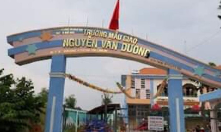 Trẻ 5 tuổi tử vong trong giờ nghỉ trưa ở trường mẫu giáo: Ngày 2/12/2022, Phòng Giáo dục và Đào tạo huyện Đức Hòa, tỉnh Long An nhận được thông tin từ Trường Mẫu giáo Nguyễn Văn Dương (xã Đức Hòa Đông, huyện Đức Hòa) về việc một bé trai có biểu hiện tím tái khi đang ngủ tại lớp và tử vong sau khi được đưa đến cơ sở y tế. Nạn nhân là cháu N.H.M (5 tuổi, ở xã Đức Hòa Đông) đang học lớp Lá 1, trường Mẫu giáo Nguyễn Văn Dương. Sáng cùng ngày, trẻ được mẹ đưa đến lớp và có biểu hiện bình thường, tham gia sinh hoạt, vui chơi cùng các bạn.