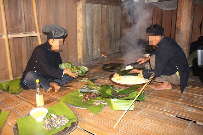 Hành vi tàn độc của Tòng đã làm tan nát gia đình người bạn thân. Chỉ vì dục vọng ích kỷ, Tòng đã hủy hoại cuộc sống của chính mình và khiến cả hai gia đình rơi vào bi kịch... Khi hay tin Đặng Chòi Quyên bị sát hại, thủ phạm không phải ai xa lạ mà chính là Triệu Vần Tòng, người vẫn thường xuyên đến ăn cơm, uống rượu với con mình, ông Đặng Chòi Quan - bố của nạn nhân - không thể tin đó là sự thật. Ông Quan bảo, hai đứa nó chơi thân với nhau từ nhỏ, đến khi “dựng vợ, gả chồng” rồi mà vẫn quấn quýt với nhau. Thật không ngờ, cơ sự lại xảy ra đau đớn đến như vậy.
