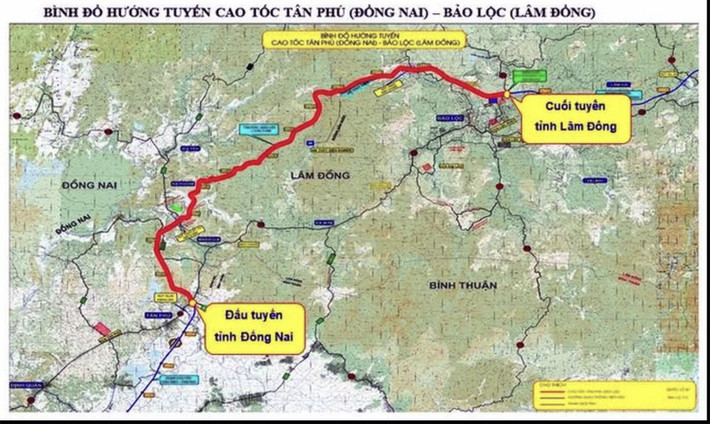 Cao tốc Tân Phú - Bảo Lộc: Dài khoảng 66km, được đầu tư theo hình thức PPP với tổng mức đầu tư giai đoạn phân kỳ là 17.200 tỷ đồng. Trong đó vốn nhà nước tham gia dự án 6.500 tỷ đồng; vốn chủ sở hữu nhà đầu tư 1.605 tỷ đồng; và 9.095 tỷ đồng từ các nguồn huy động. Dự án được đầu tư xây theo tiêu chuẩn đường cao tốc, vận tốc thiết kế 80km/h. Trong giai đoạn phân kỳ, tuyến cao tốc Tân Phú - Bảo Lộc có nền đường rộng 17m với 4 làn xe, bố trí các điểm dừng xe khẩn cấp không liên tục với khoảng cách 4-5 km/vị trí. Giai đoạn phân kỳ sẽ thực hiện đầu tư, hoàn thành và đưa vào khai thác năm 2026.