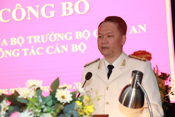 Bổ nhiệm đại tá Nguyễn Hữu Bình giữ chức Phó Giám đốc Công an tỉnh Bắc Giang: Liên quan đến nhân sự ngành Công an, vừa qua, Công an tỉnh Bắc Giang tổ chức Lễ công bố Quyết định của Bộ trưởng Bộ Công an về việc điều động và bổ nhiệm có thời hạn đại tá Nguyễn Hữu Bình - Trưởng phòng Hướng dẫn và điều tra án xâm phạm nhân thân, quyền tự do dân chủ của công dân, Cục Cảnh sát hình sự, Bộ Công an đến nhận công tác và giữ chức vụ Phó Giám đốc Công an tỉnh Bắc Giang kể từ ngày 30/12/2022.