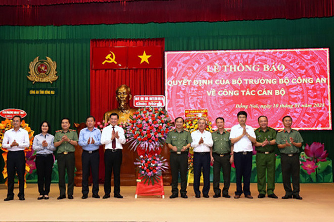 Đại tá Nguyễn Xuân Thao giữ chức Phó Cục trưởng Cục An ninh: Ngày 10/1, Công an tỉnh Đồng Nai tổ chức lễ thông báo quyết định của Bộ trưởng Bộ Công an về việc điều động Đại tá Nguyễn Xuân Thao - Phó Giám đốc Công an tỉnh Đồng Nai đến nhận công tác và giữ chức Phó Cục trưởng Cục An ninh đối ngoại kể từ ngày này.