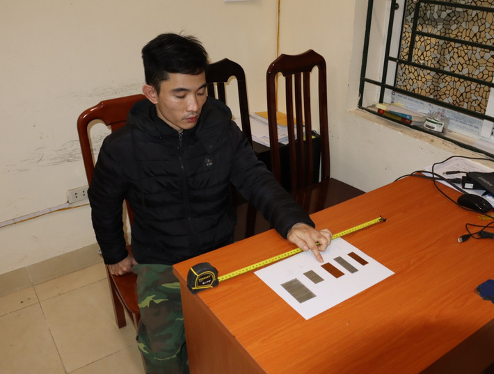 Lần thứ năm, cơ quan truy tố xác định sáng 17/1/2022, khi chị Luyến rời nhà đi làm, Huyên nhiều lần tát vào mặt cháu Ánh. Bị cáo tách lấy 10 chiếc đinh trong quả tạ, rồi lần lượt đóng 9 cái đinh vào khu vực xung quanh vùng đỉnh đầu. Mỗi lần bị đinh đóng, cháu Ánh đau đớn, la hét. Sau khi đóng đinh vào đầu cháu Ánh xong, Huyên đưa đứa bé đến gửi nhà một người cùng thôn gửi và quay về phòng trọ ngủ.