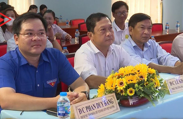 Từ tháng 8/2015 - 3/2016, anh là Uỷ viên Ban chấp hành tỉnh Đoàn, tiếp đó là Ủy viên Ban thường vụ tỉnh Đoàn; Bí thư Đoàn trường Đại học An Giang, Phó Trưởng phòng công tác sinh viên.