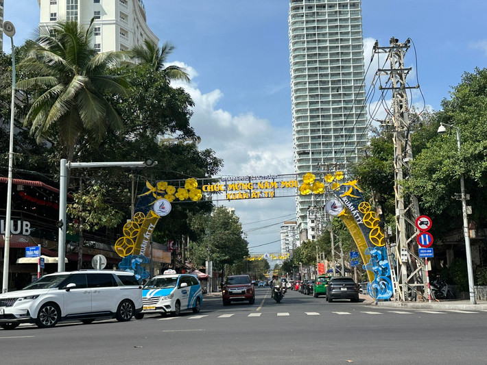 Đường ven biển Nha Trang ngày đầu xuân.