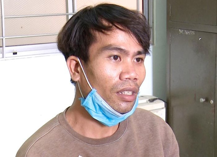 Bị đuổi ra khỏi nhà, cầm dao đâm chết cha dượng: Lương Văn Nhứt (28 tuổi, ngụ huyện Tri Tôn, An Giang) bị cha dượng là ông Bùi Bá Lộc (50 tuổi) mắng chửi và đuổi ra khỏi nhà, Nhứt bực tức nên dùng dao đâm ông Lộc tử vong. Ngày 5/8, Nhứt bị Công an tỉnh An Giang bắt tạm giam.