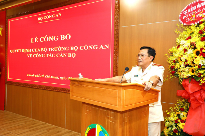 Thiếu tướng Đoàn Minh Lý (SN 1964, quê Đồng Tháp) có trình độ Tiến sĩ Luật, Cao cấp Lý luận chính trị. Thiếu tướng Đoàn Minh Lý đã trải qua nhiều chức vụ quan trọng như Trưởng Công an huyện, Trưởng phòng rồi Phó Giám đốc Công an tỉnh Đồng Tháp, Giám đốc Công an tỉnh Vĩnh Long. Từ tháng 5/2021 đến nay, ông được điều động đến nhận công tác và đảm nhận chức vụ Phó Cục trưởng Cục An ninh nội địa.