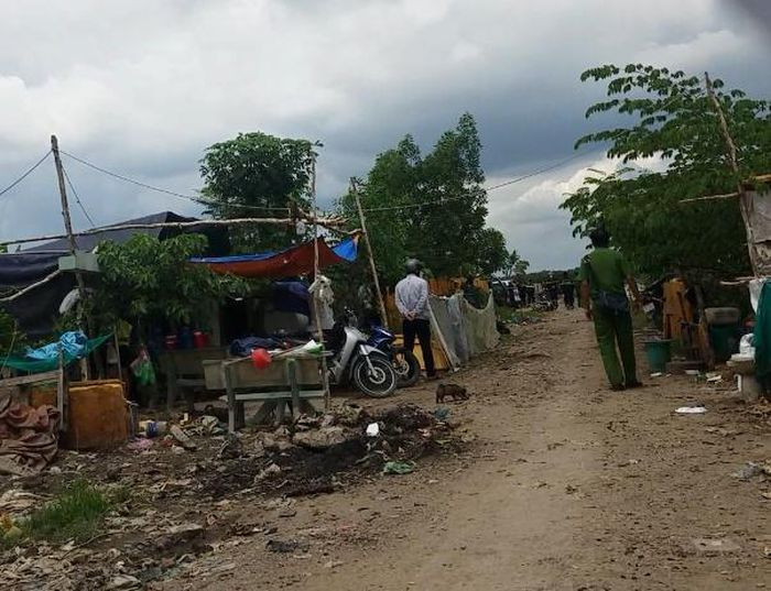 Người đàn ông tử vong dưới mương nước, nghi bị truy đuổi sau khi ăn trộm: Sáng 7/9, nhiều người dân sống tại khu vực huyện Bình Chánh, TP.HCM nghe tiếng hô hoán, 3 thanh niên nghi là trộm bị truy đuổi. Đến bờ kênh, cả 3 nhảy xuống để trốn, hai người sau đó lên bờ, còn một người bị mất tích. Đến trưa cùng ngày thi thể nạn nhân đã được tìm thấy.